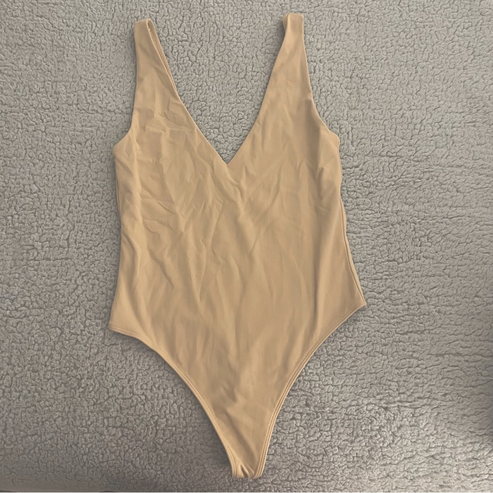 Aritzia Contour Bodysuit | Babaton Bodysuit | Nude | Size M